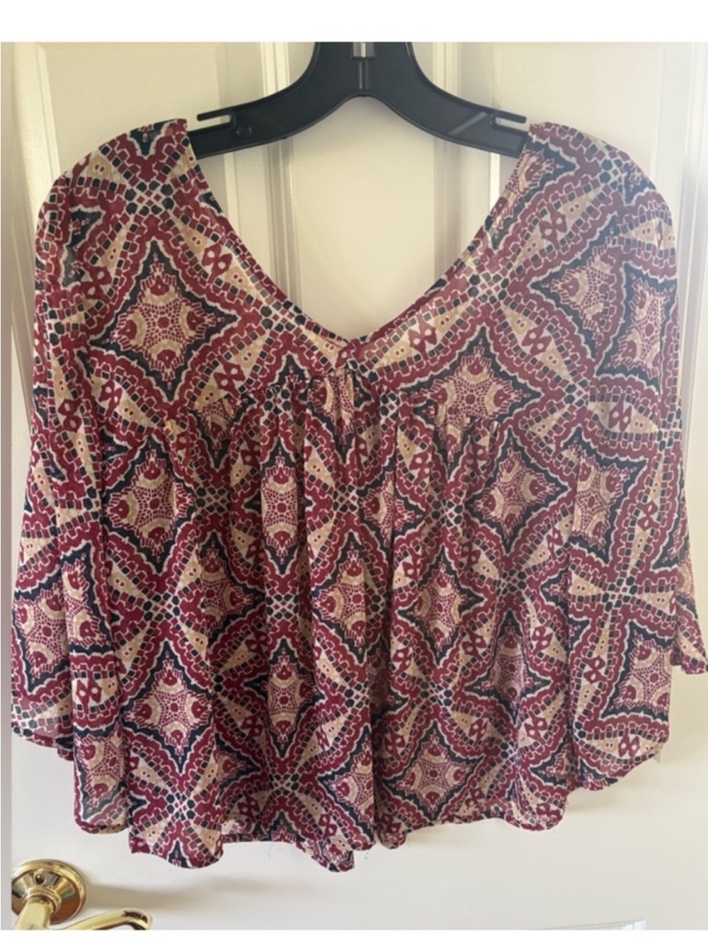 Abercrombie & Fitch Burgundy and Cream Printed V-Neck Flutter Sleeve Top - Picture 5 of 6